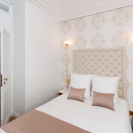 Pick A Flat's Champs Elysees - Rue Lincoln * Paris